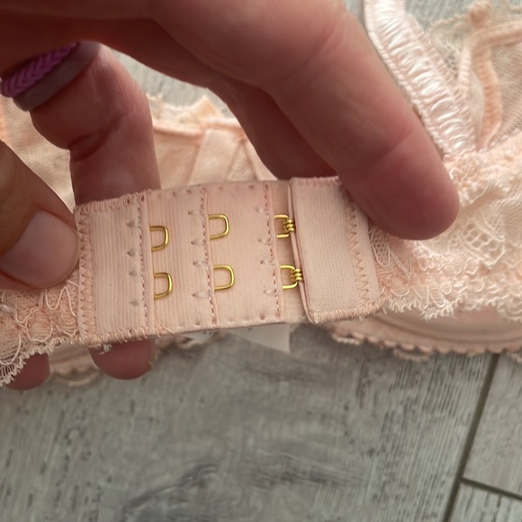 Varsbaby peach lace boudoir bra 32C like new adjustable French style gold clasp - Picture 10 of 11